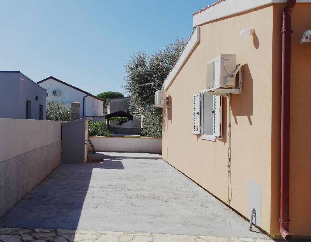 Studio Apartman I Mali Apartman Vir Exterior photo
