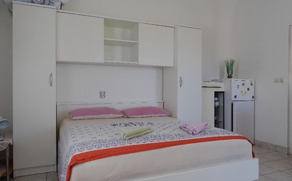 Studio Apartman I Mali Apartman Vir Exterior photo