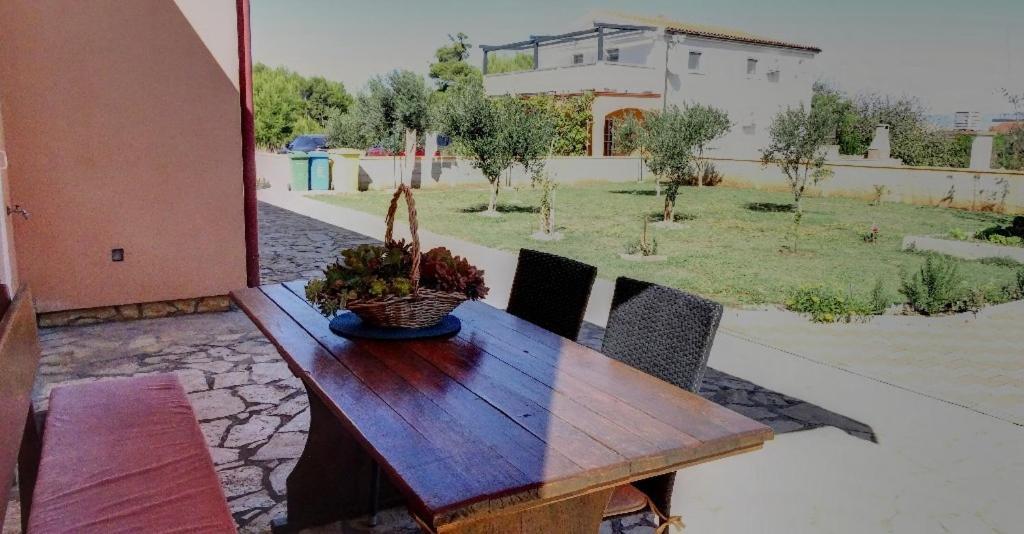 Studio Apartman I Mali Apartman Vir Exterior photo